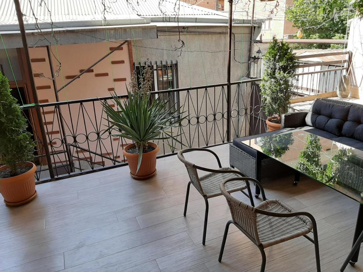 Shara Talyan Guest House & Tours Erevan Esterno foto